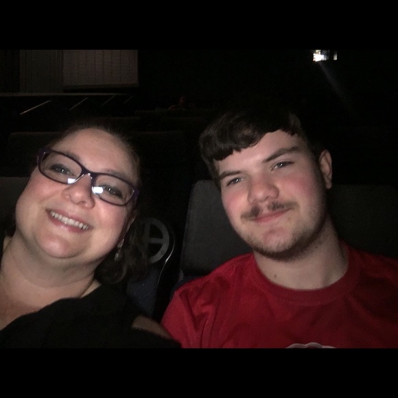 Meet your Posher, Beth - Picture 4 of 4